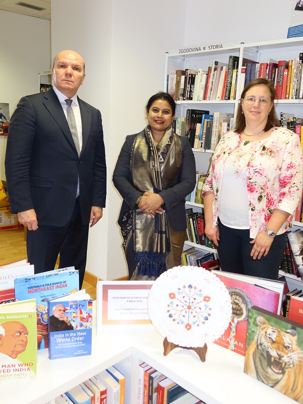 In follow up to establishing of India Corner in Ljubljana and Bled, in series of our Amrit Mahotsav events, Embassy of India donated 100 books on India on the occassion of establishing India Corner in Lucija Library, Piran City Library